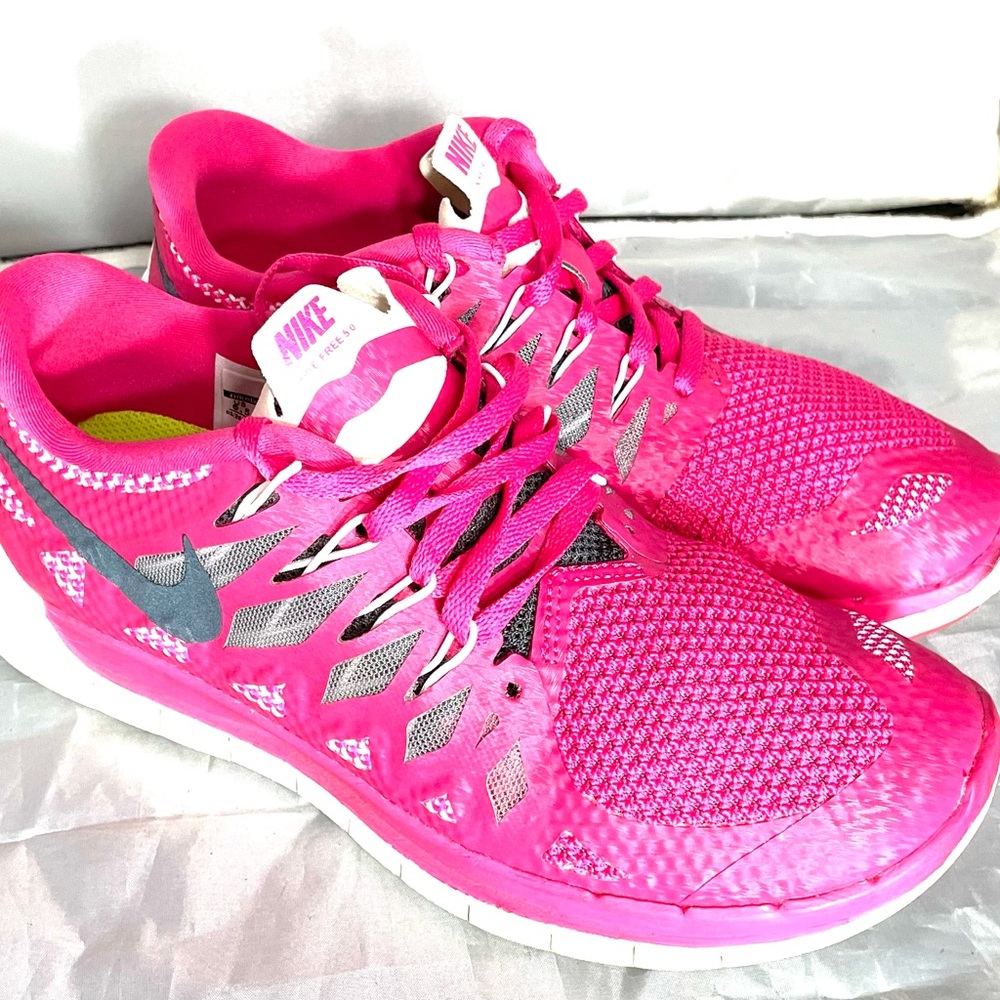 Size 6.5 pink Nike shoes